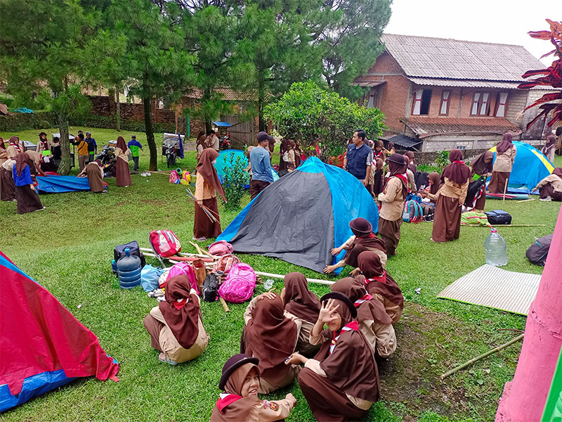 pemasangan tenda kegiatan PTA